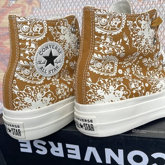 Converse WMNS 572541C
CTAS LIFT HI
WHEAT/EGRET/BLACK SNEAKERS - PLATFORMS - Picture 15 of 16